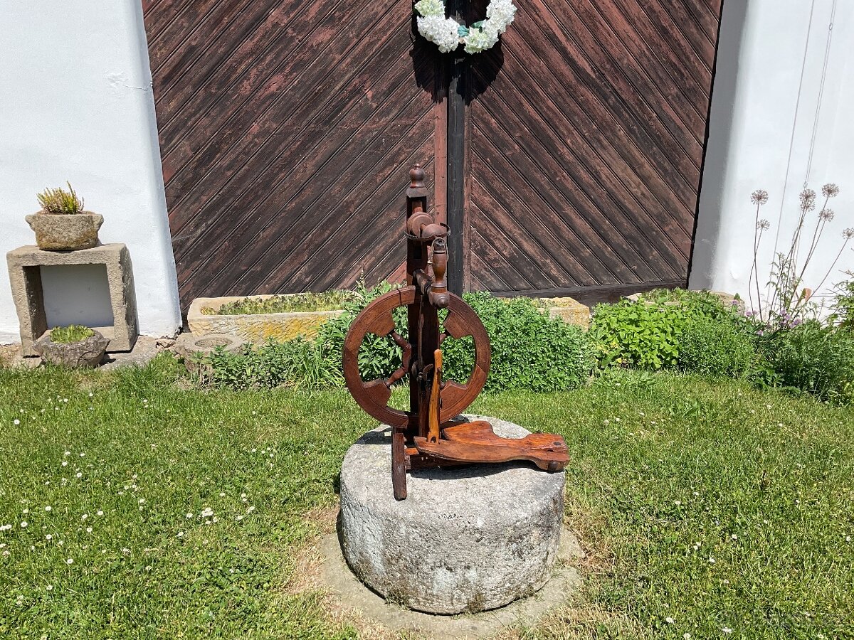 STAROŽITNÝ KOLOVRAT - 2