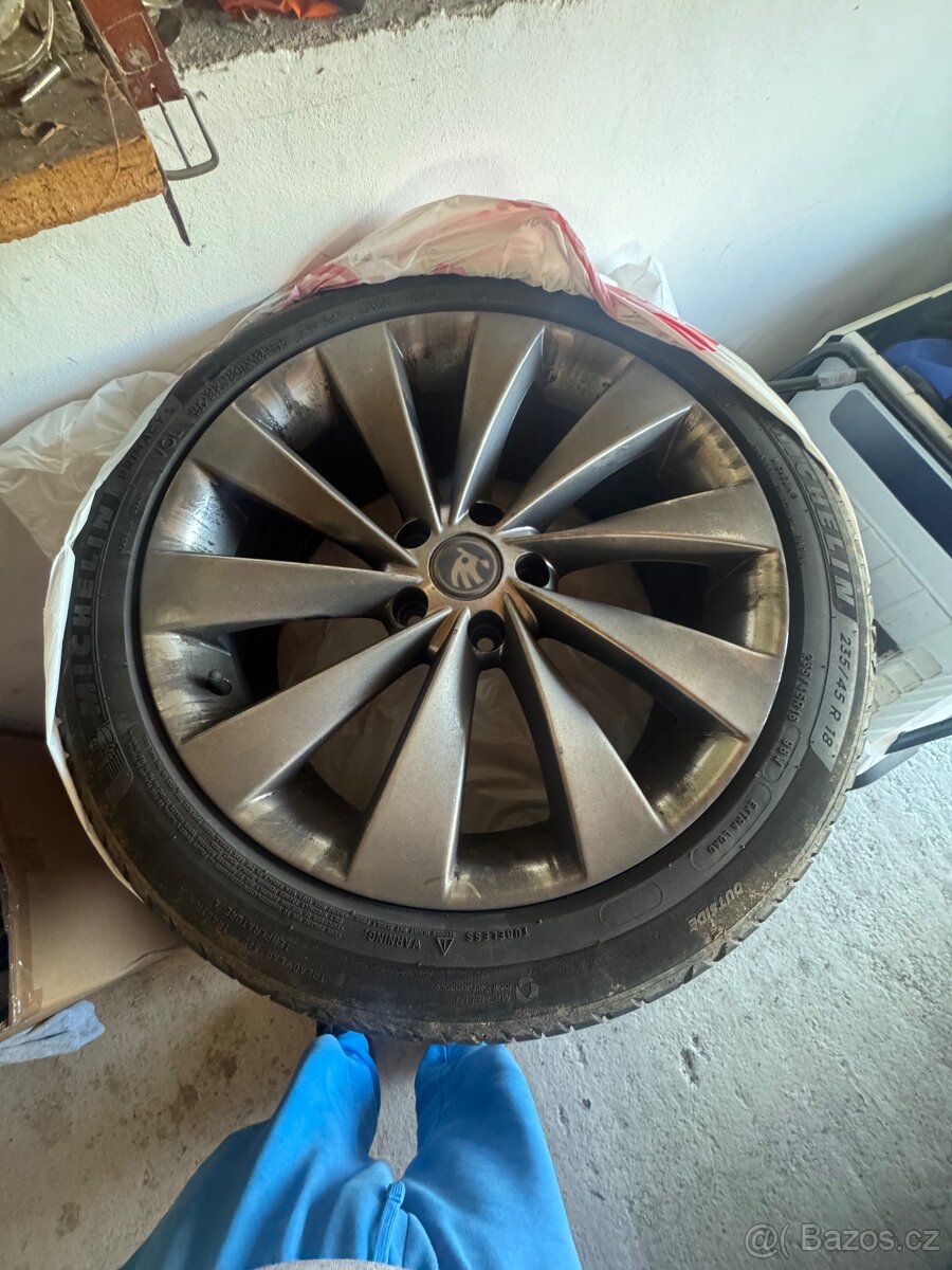 Superb 3 245 45. R18 - 2
