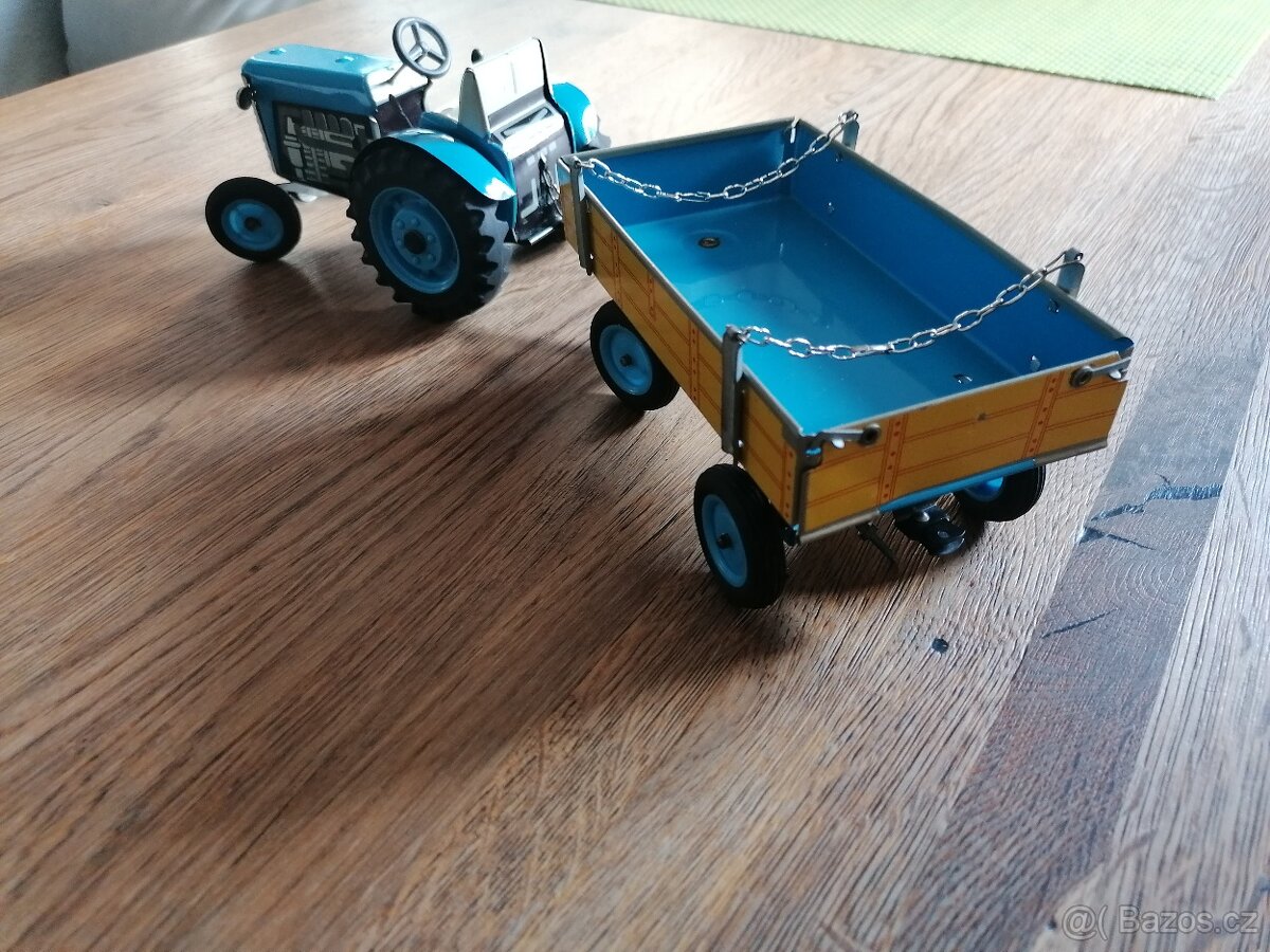Traktor s valníkem zelený / KOVAP - 2