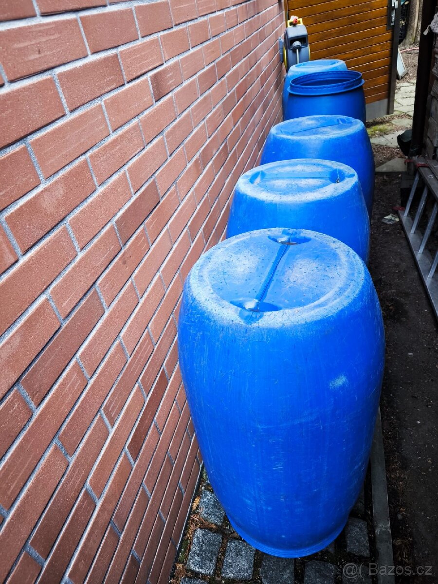 Prodám plastové sudy 150 l - 2