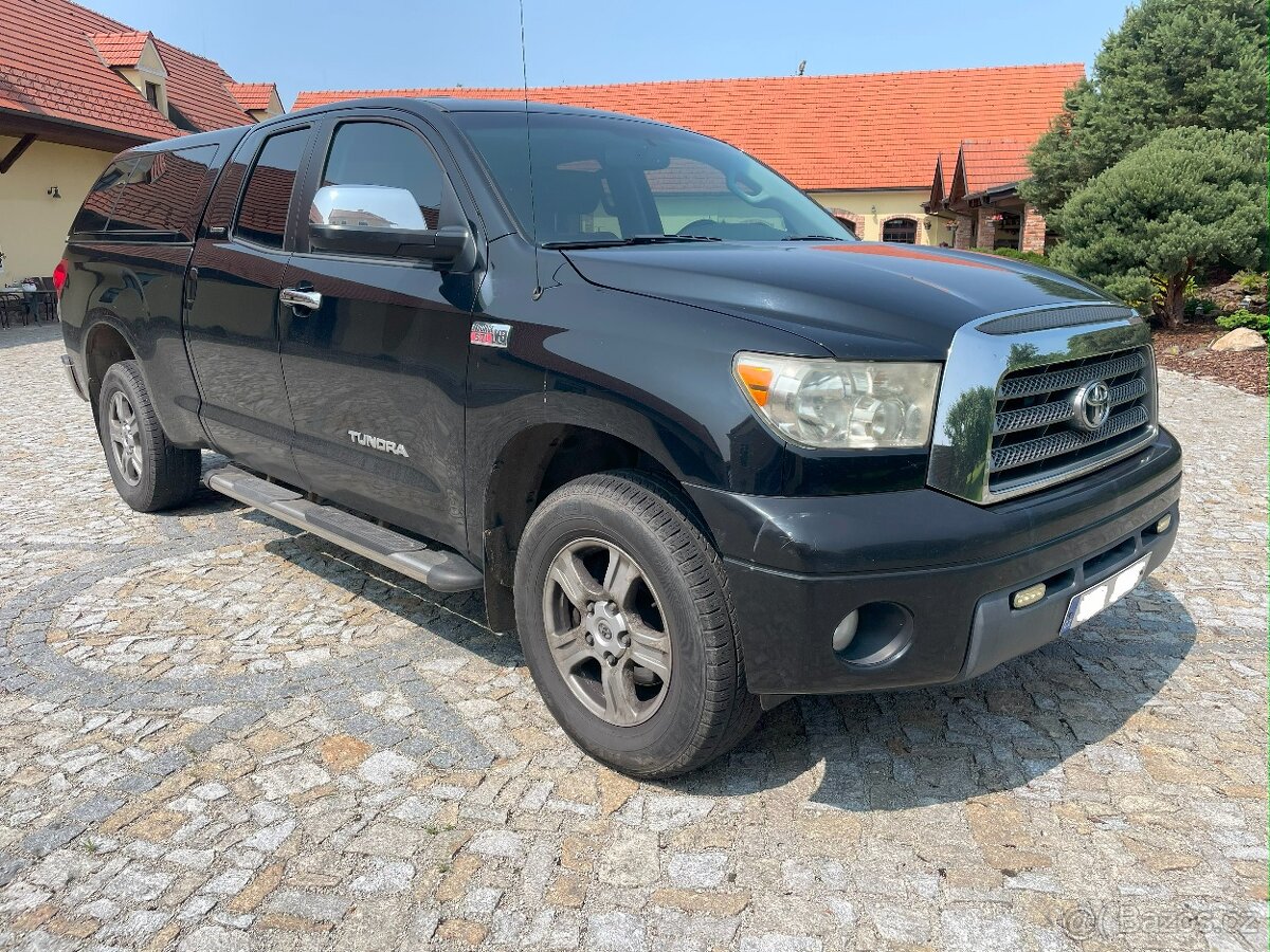 TUNDRA 4WD Limited, Double Cab, V8