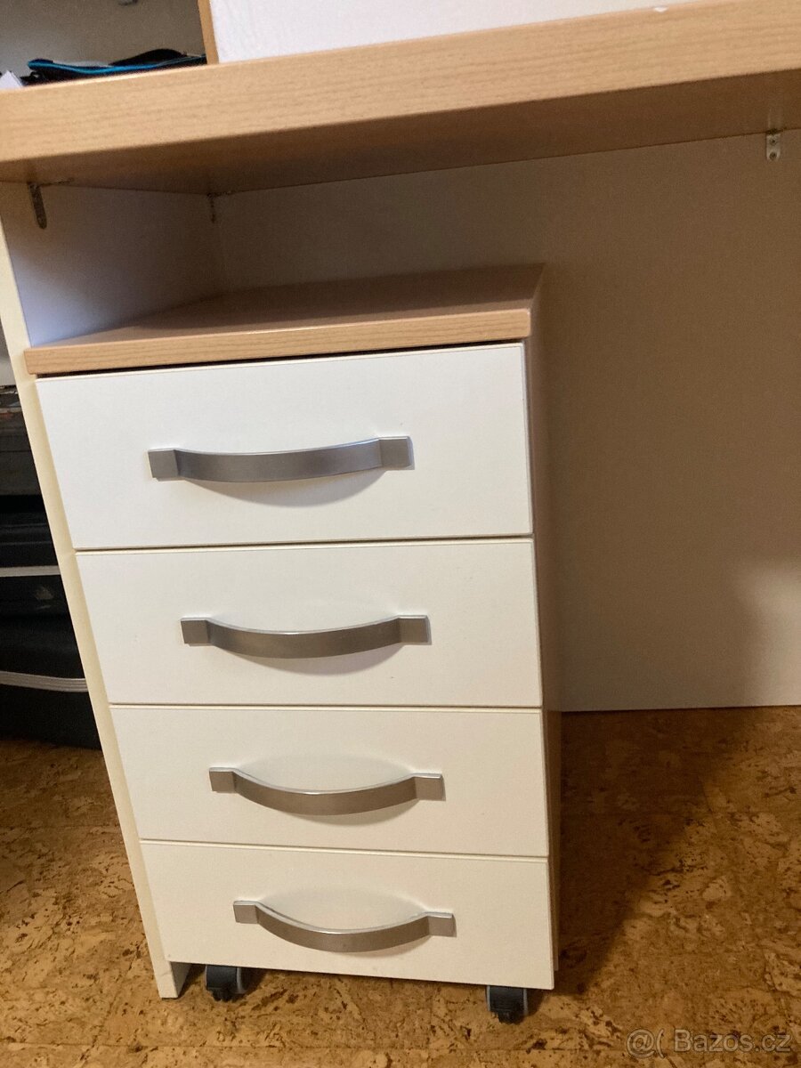 Rohový psací stůl - 2