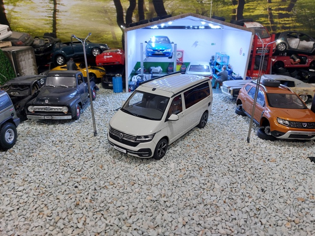 model auta VW T 6.1 California biela farba Otto mobile 1:18 - 2