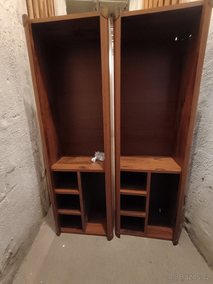 Psací stůl a poličky - 2