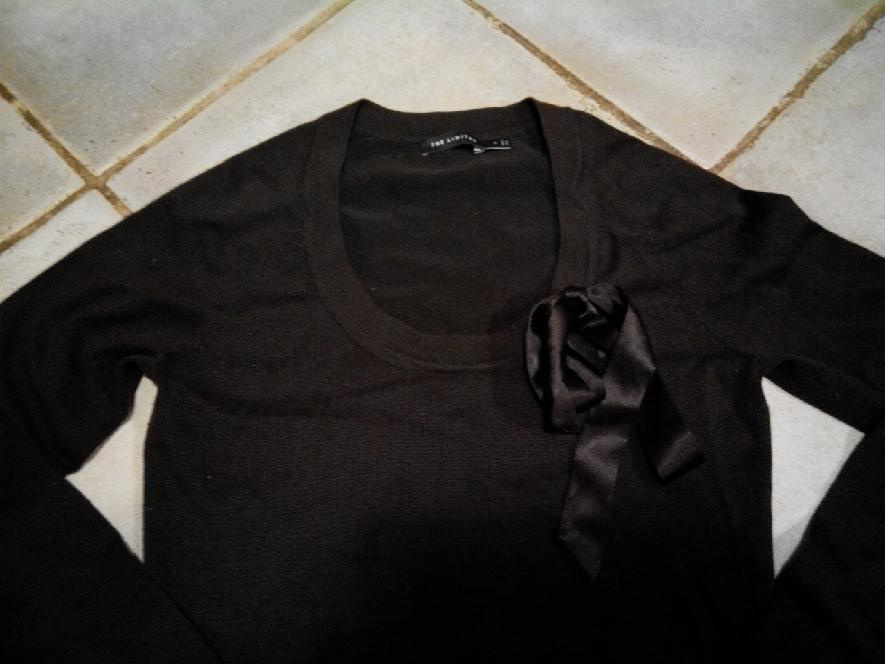 Dámský elegantní svetr se stuhou - 2