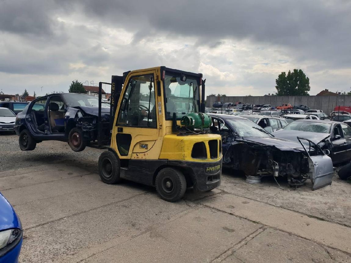 Práce na autovrakovišti v Olomouci - 2