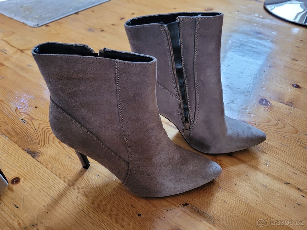 Dámské boty na podpatku a kabelka - 2