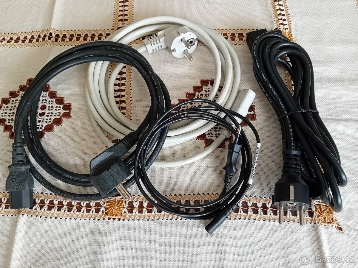 Různé kabely, DVI,VGA,audio,síťové,rozbočky audio - 2