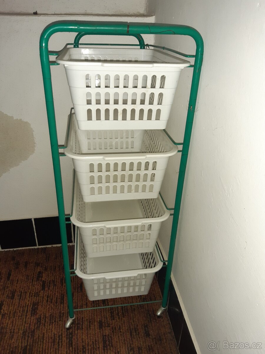 4 košíky na kolečkách - 2