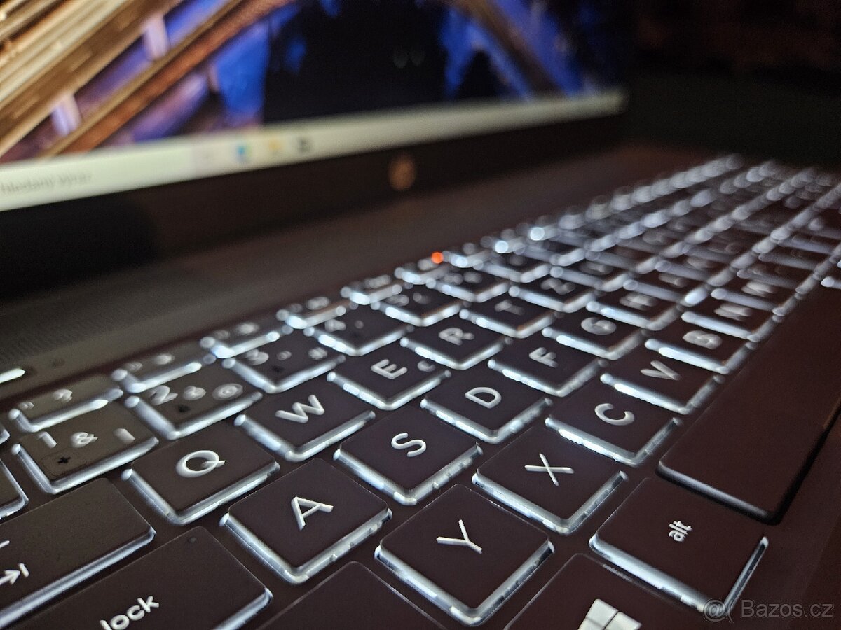 Elegantní HP Pavilion 15 – TOP stav + USB-C Hub - 2