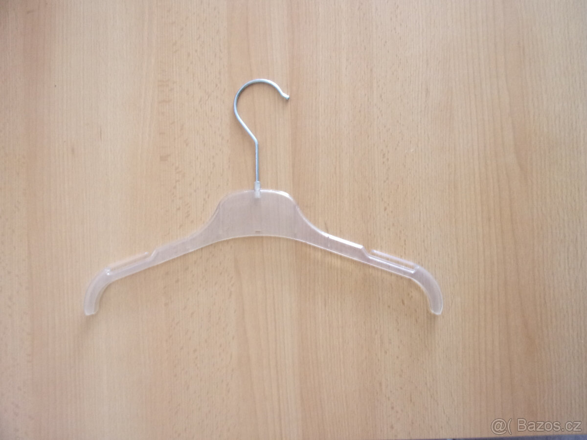 Plastová ramínka na oblečení - 2