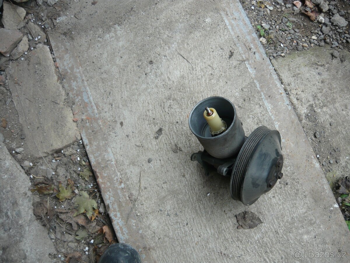 Servočerpadlo MB W-124 3O D - 2