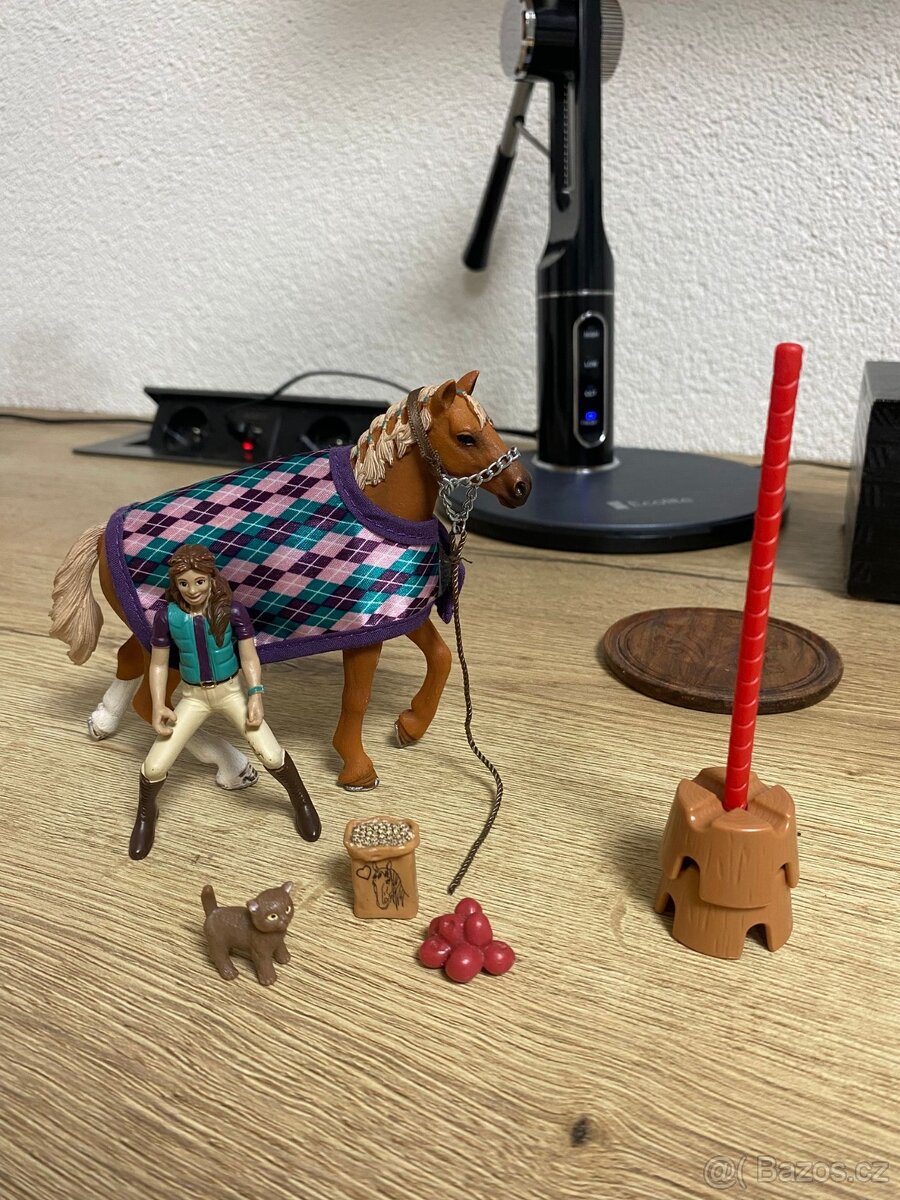 Schleich Hřebec s jezdkyní a doplňky - 2