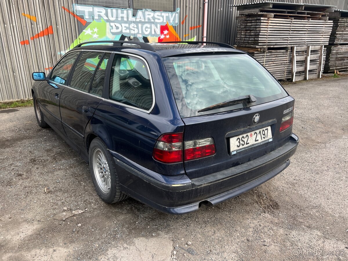 BMW E39 523iA - 2