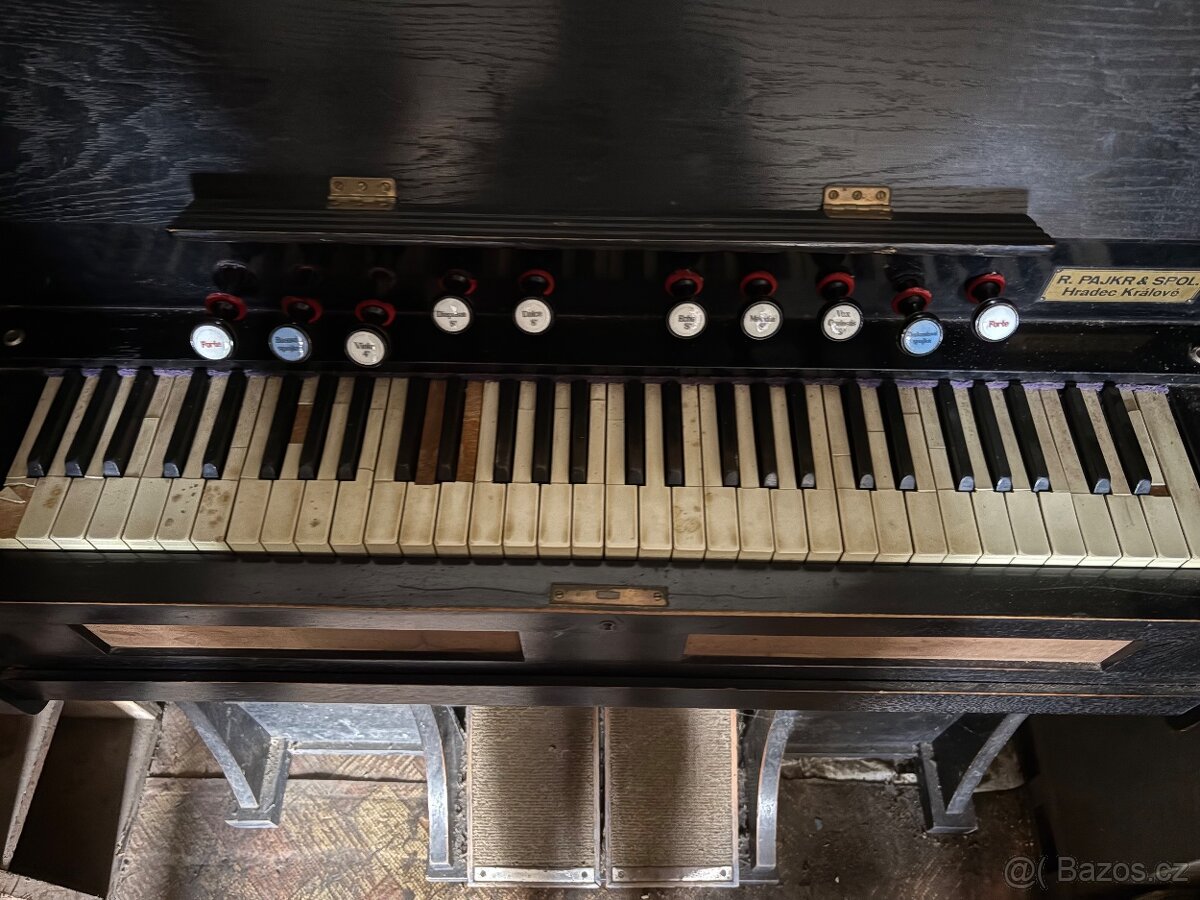 Historické Harmonium - 2