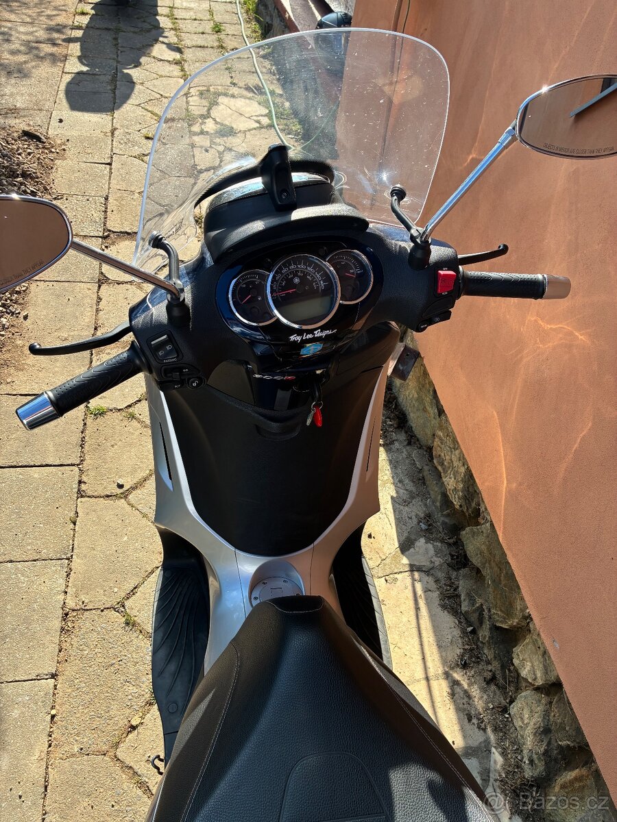 Piaggio Beverly 300 - 2