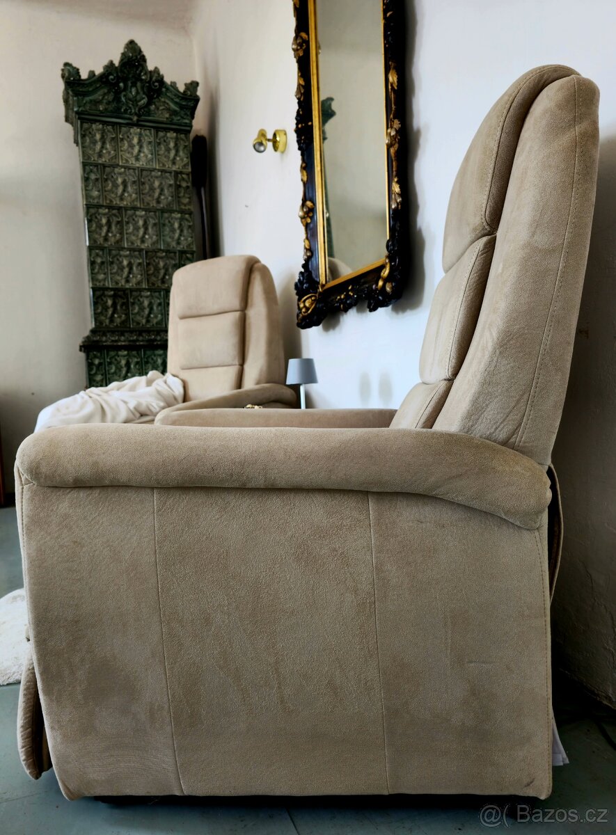 Prodám elektrické zvedací a polohovací křeslo - 2