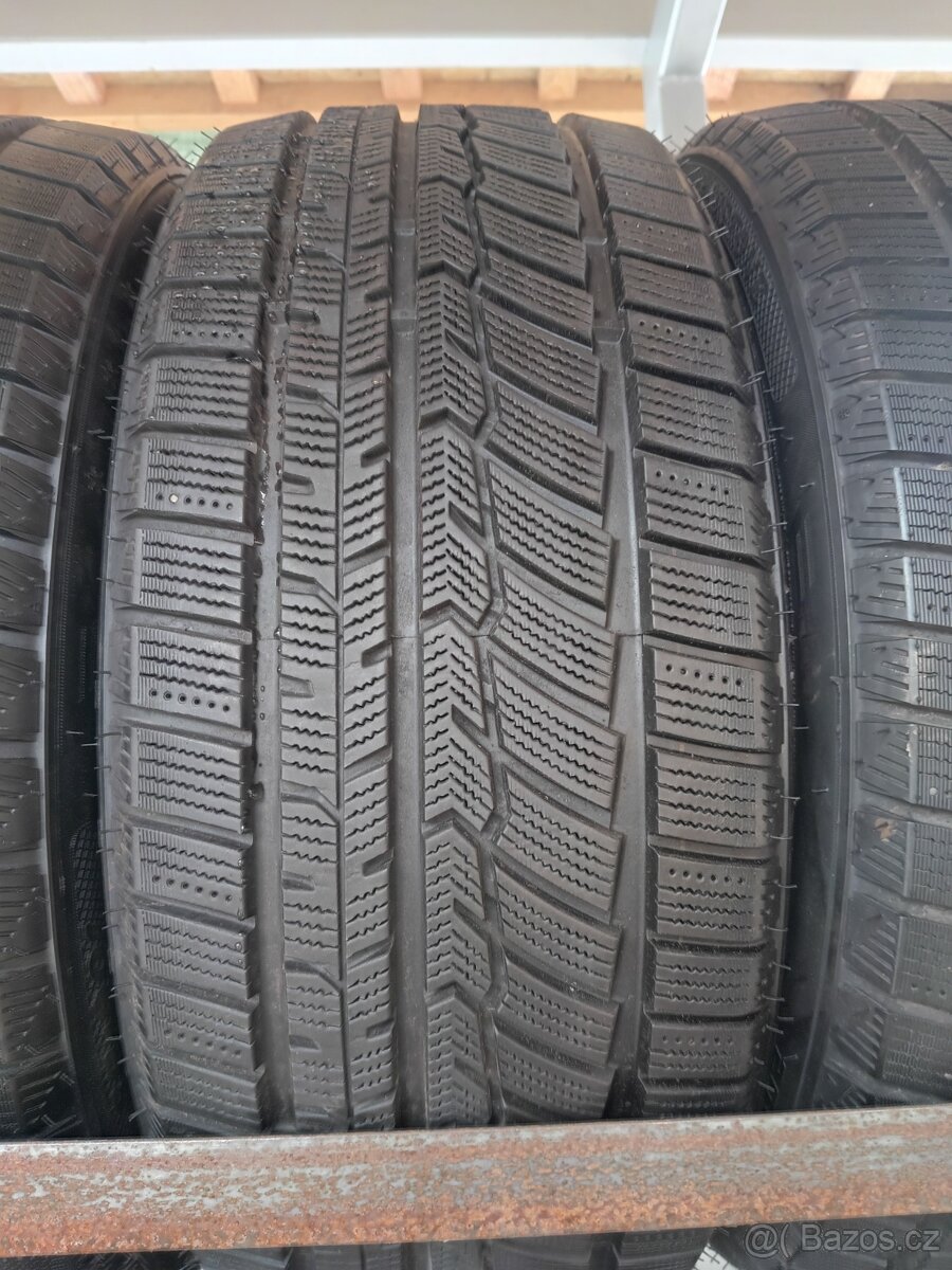 Sada zimních pneu 205/45/17.Austone. - 2