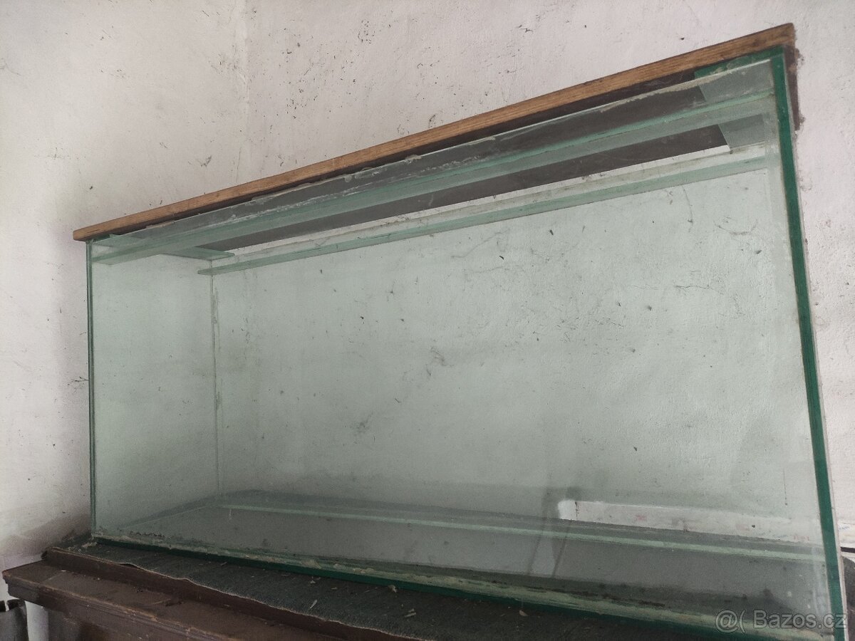 Akvárium se stojanem - 2