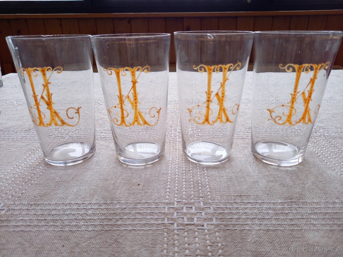 Starožitné sklenky s ozdobným monogramem - 2
