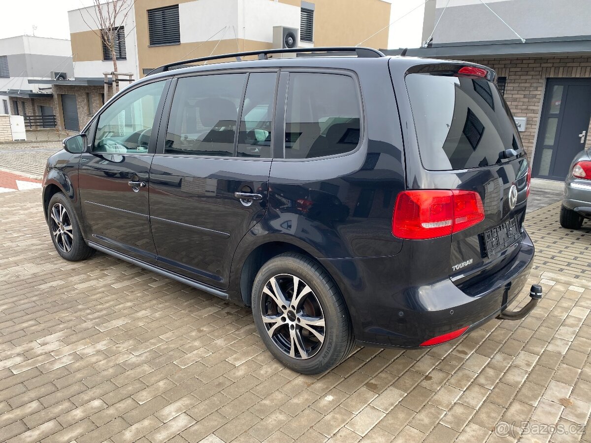 VW Touran 1.6 TDI, DSG, r.v. 2015, nová STK, tažné, Webasto - 2