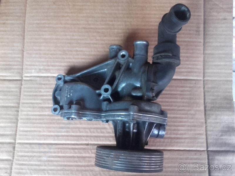 Volkswagen Golf 1.9TDi - vodní pumpa kompletní - 2