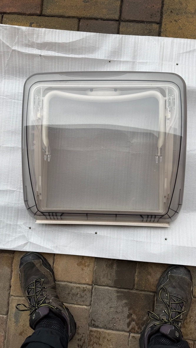 střešní okno Dometic - 2