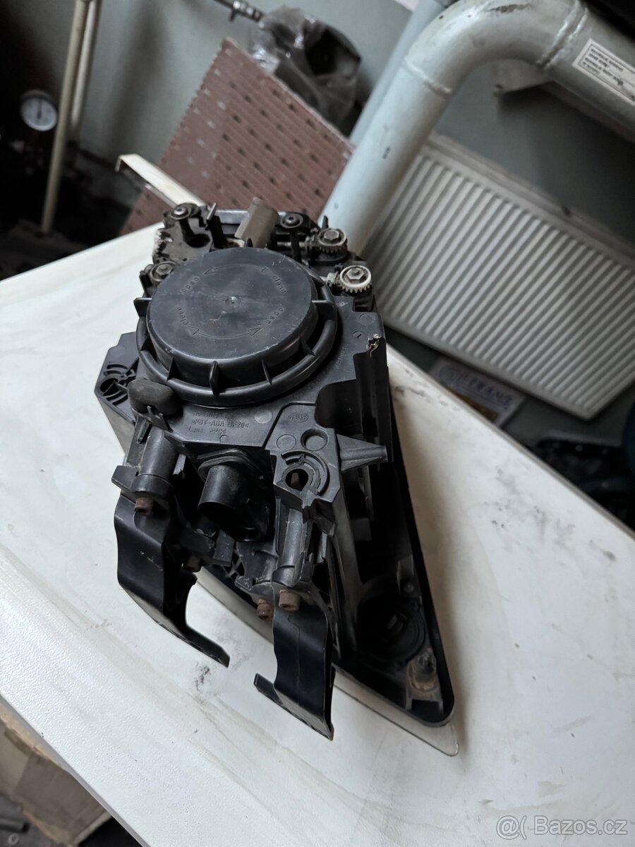 Světlomet Volvo FH - 2