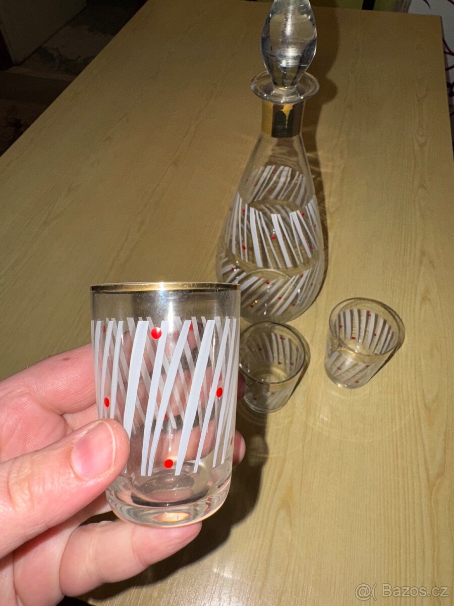 Karafa se třemi štamprlaty - 2