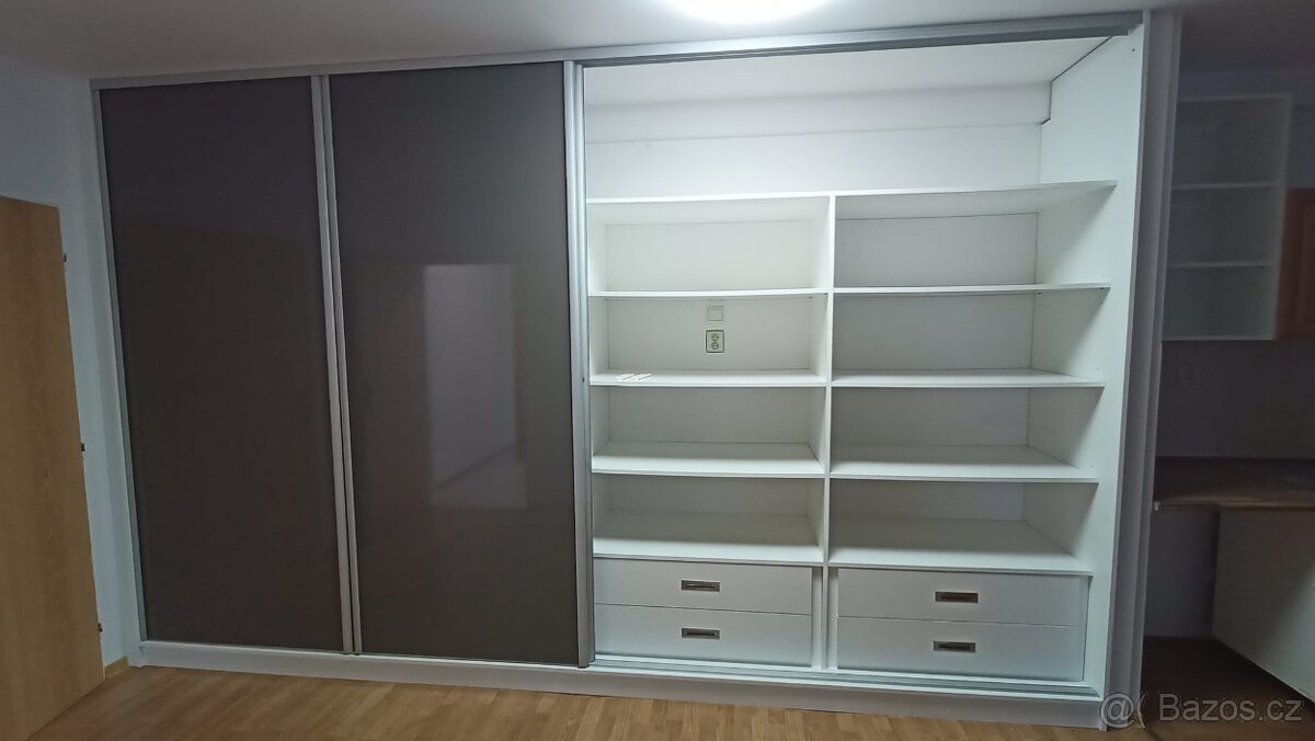 Vestavěná skříň - 2