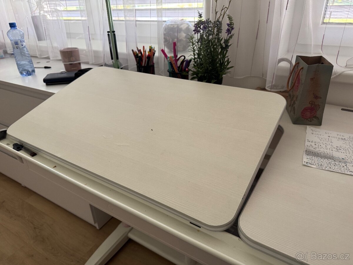 Prodám rostoucí stůl a židli - 2