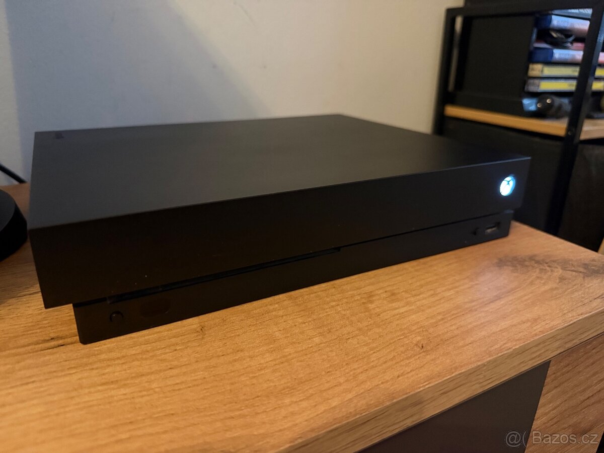 Xbox One X 1tb - 2