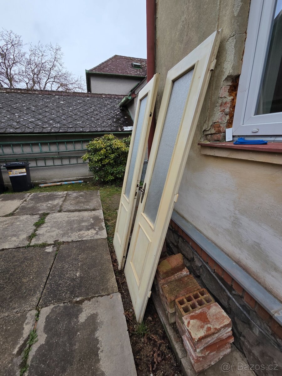 Vchodové dřevěné dvoukřídlé dveře - 2