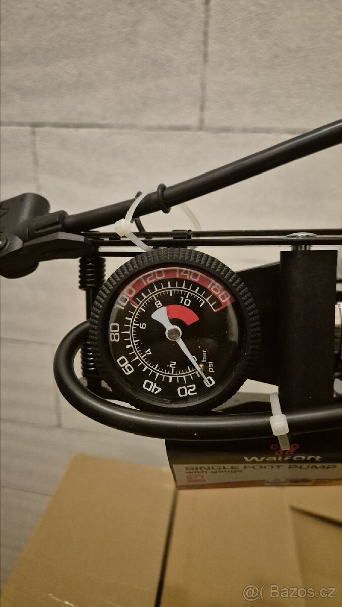 Nožní pumpa s manometrem - 2