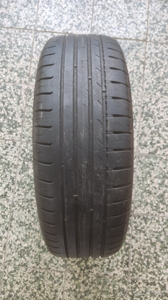 Letni pneu Nokian 185/60/15 - 2
