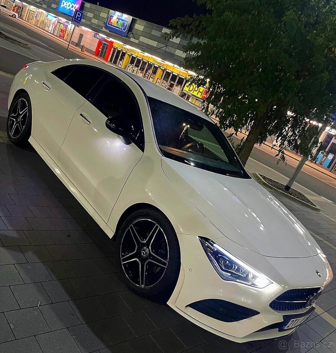 Mercedes Benz CLA - 2