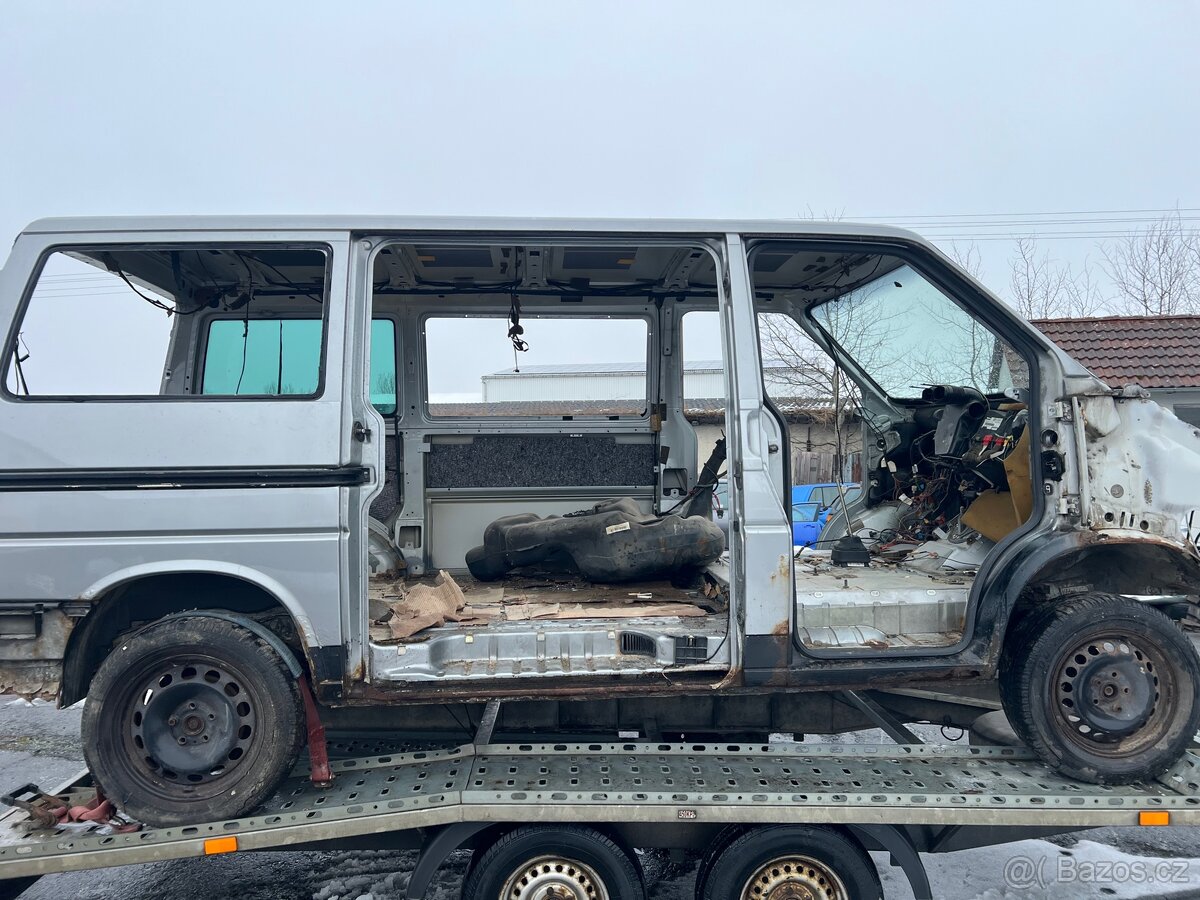 Kastle T4 Multivan 2.5 TDI 111kw TP Německo - 2