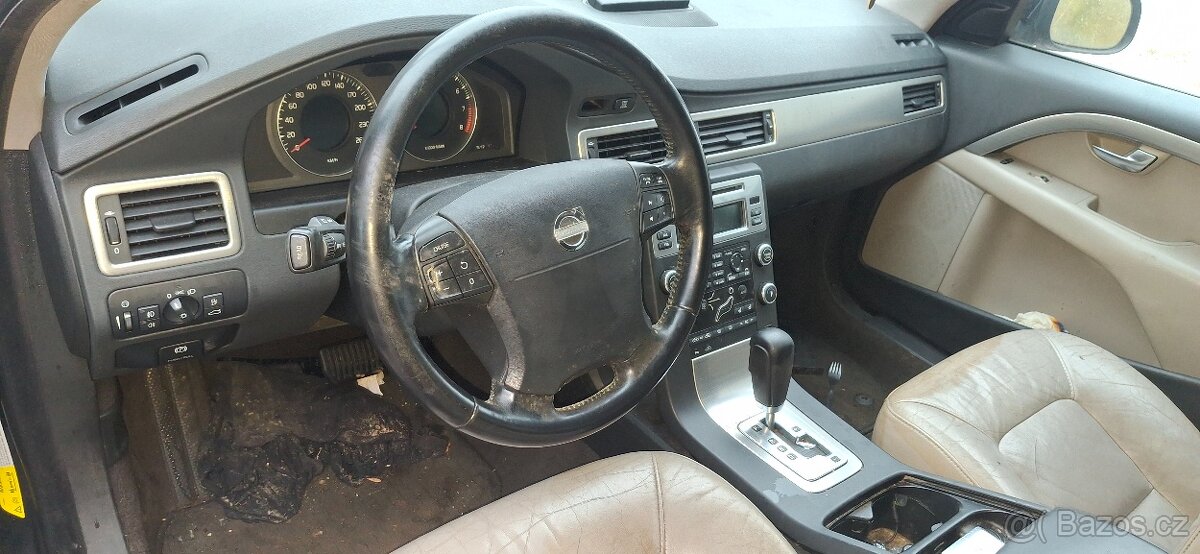 Volvo V-70 - 2