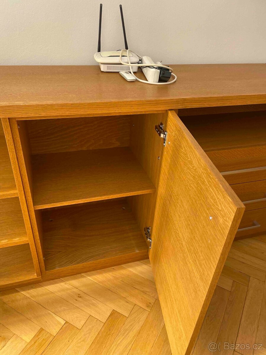 Skříňka pod TV - 2