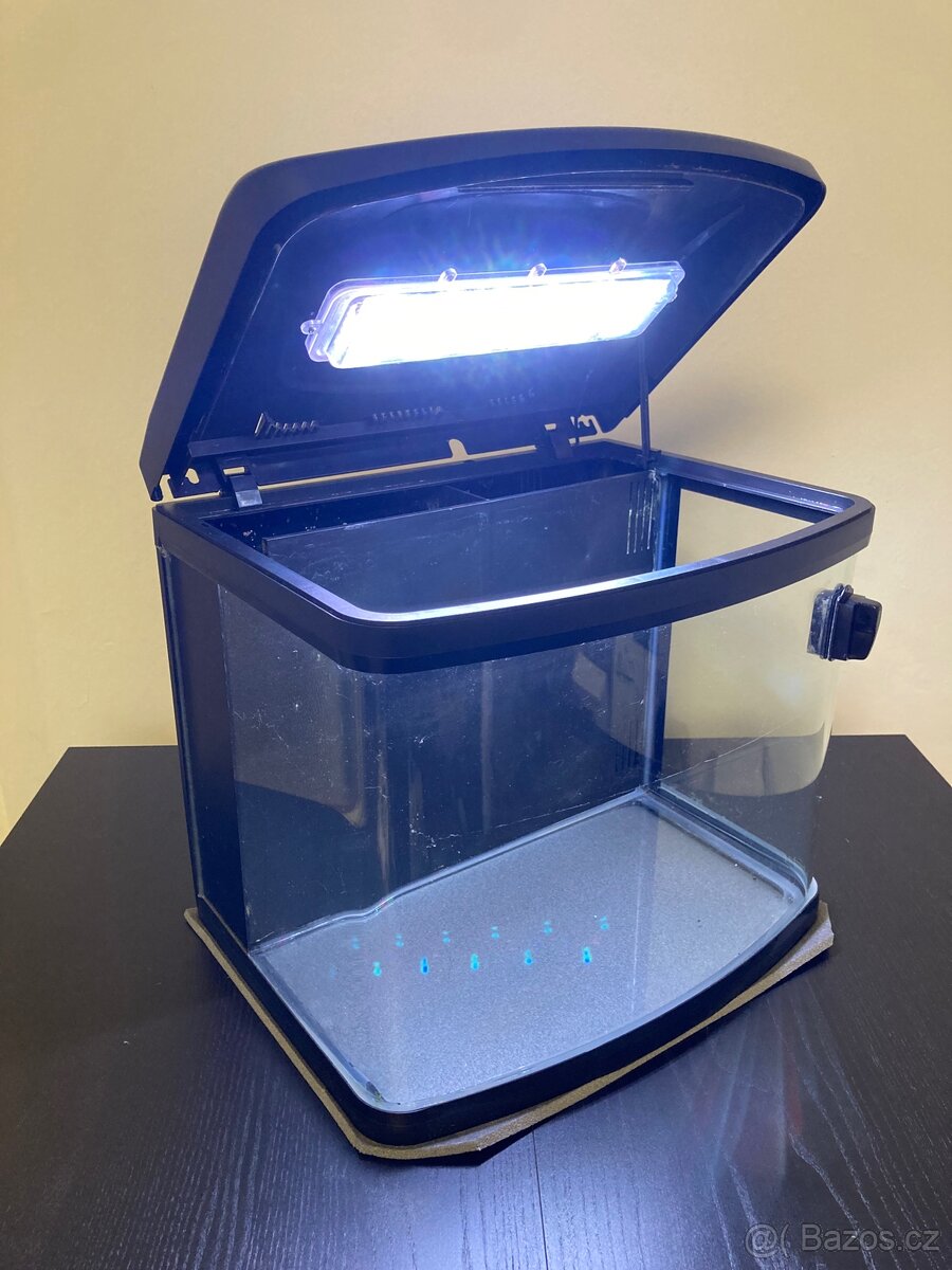 2x Aquarium + výbava - 2