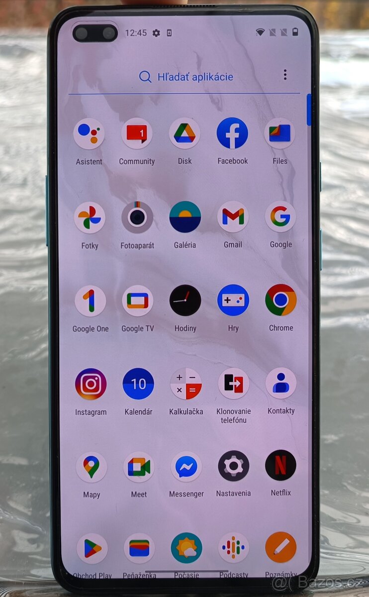 Pěkný mobilní telefon OnePlus Nord 5G / 8GB RAM /128GB / - 2