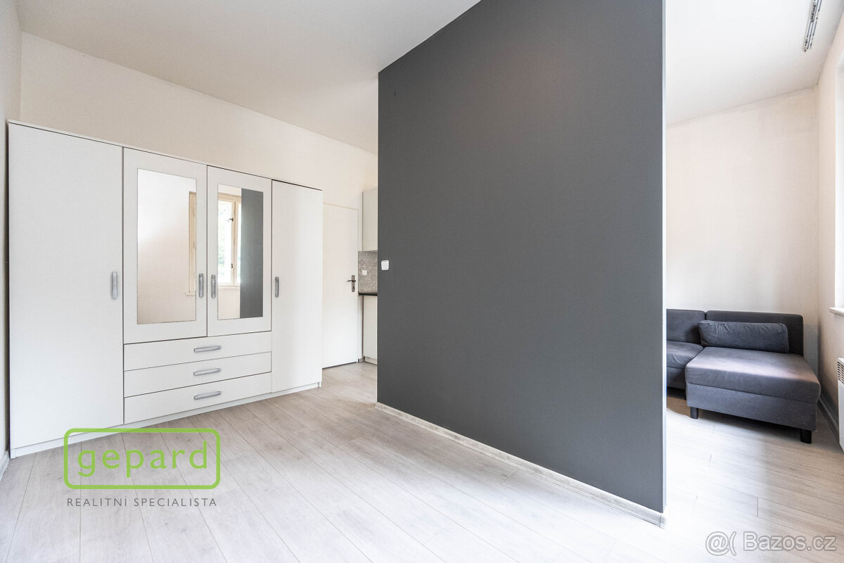 Spoluvlastnický podíl 1/2, rodinný dům Káranská, Praha 10 - - 2