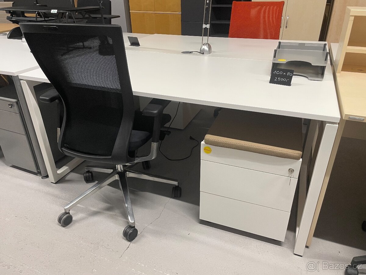 Kancelářské stoly - 2
