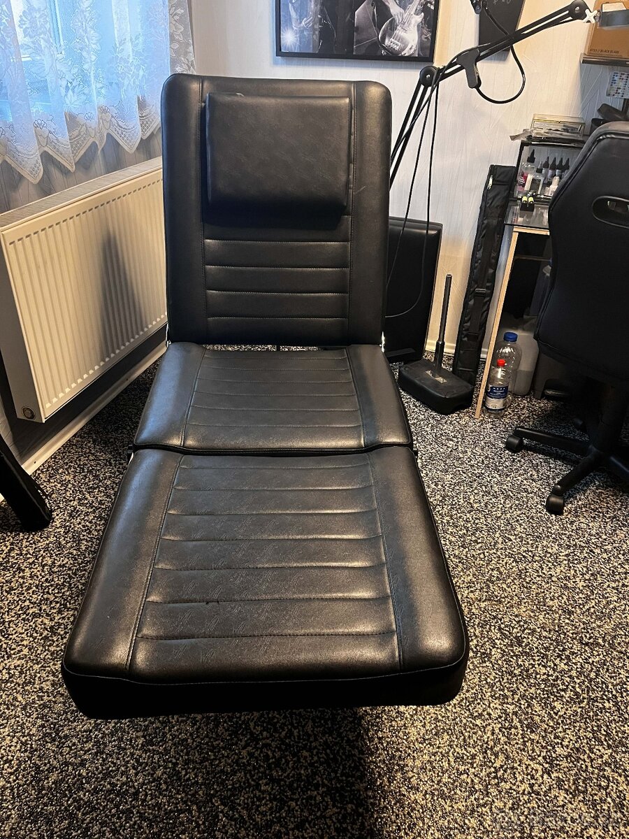 Tetovacíí křeslo - 2