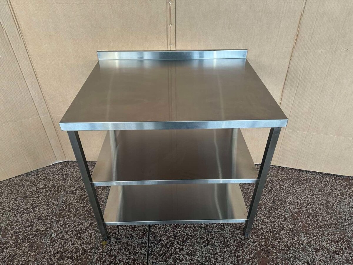 Nerezový stůl s lemem a 2 policemi - 2