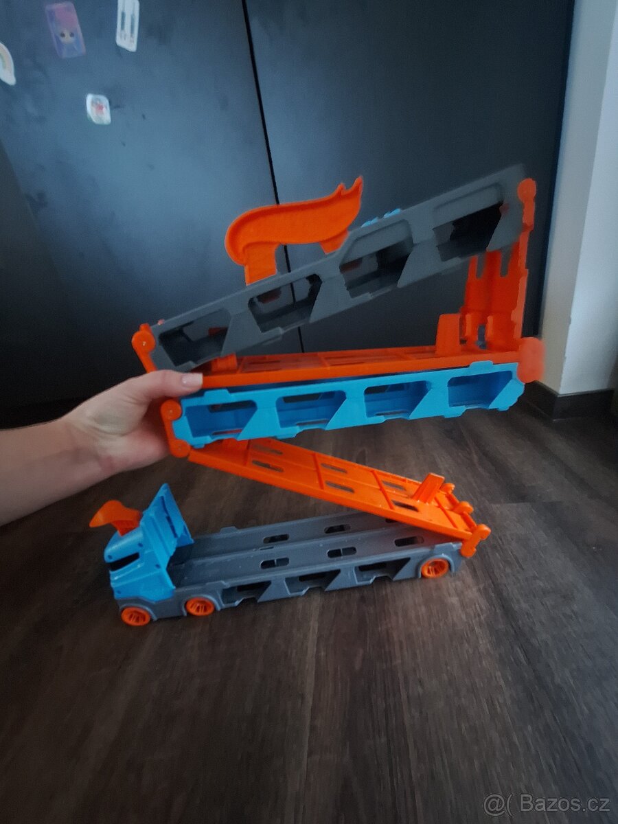 Hot Wheels Speedway Hauler - přepravní kamion - 2