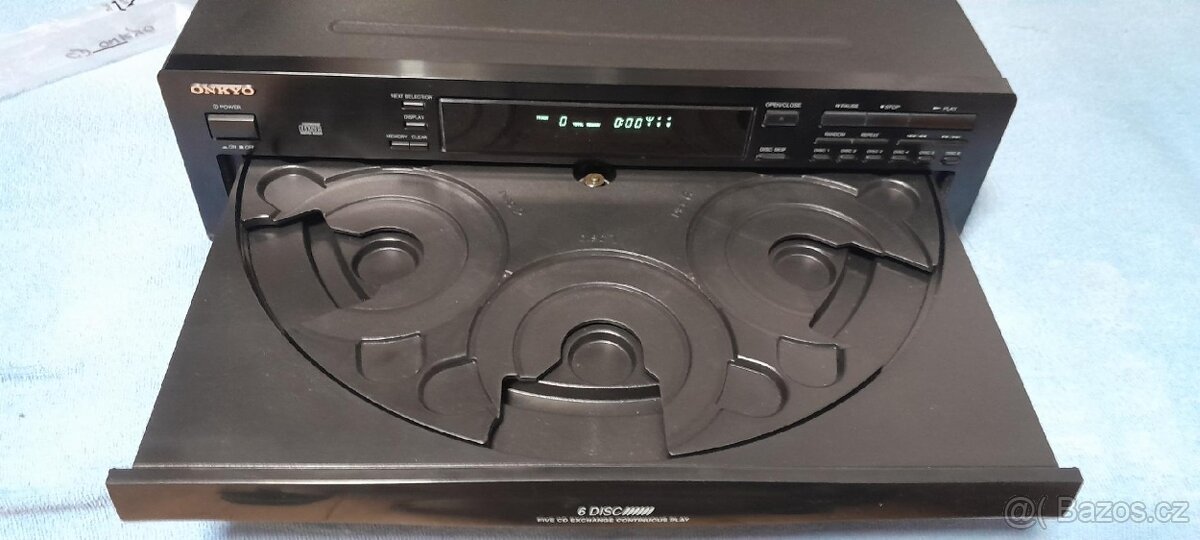 CD přehrávač Onkyo DX-C380-měnič kompaktních disků. - 2