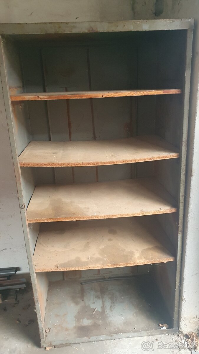Kovový regál - 2