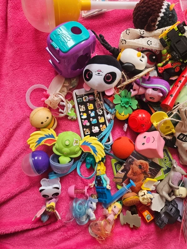 Velký mix hraček - 2