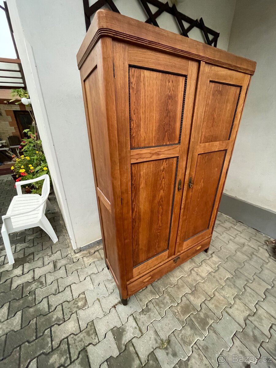 Starožitná šatní skříň - 2